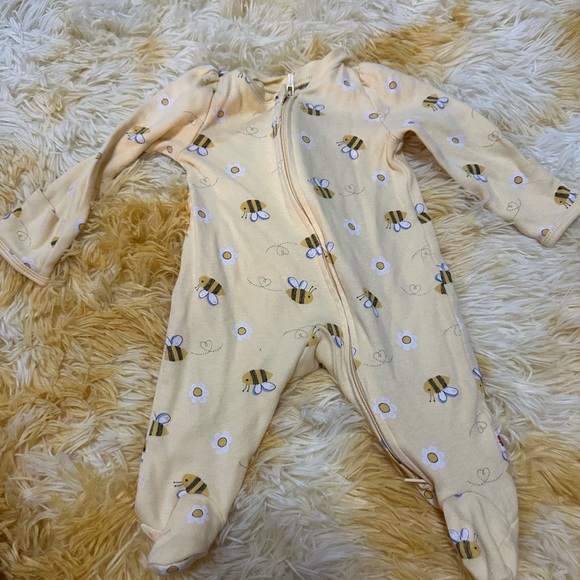 Bee and Daisy Print Kids Footie Pajamas - Picture 1 of 3